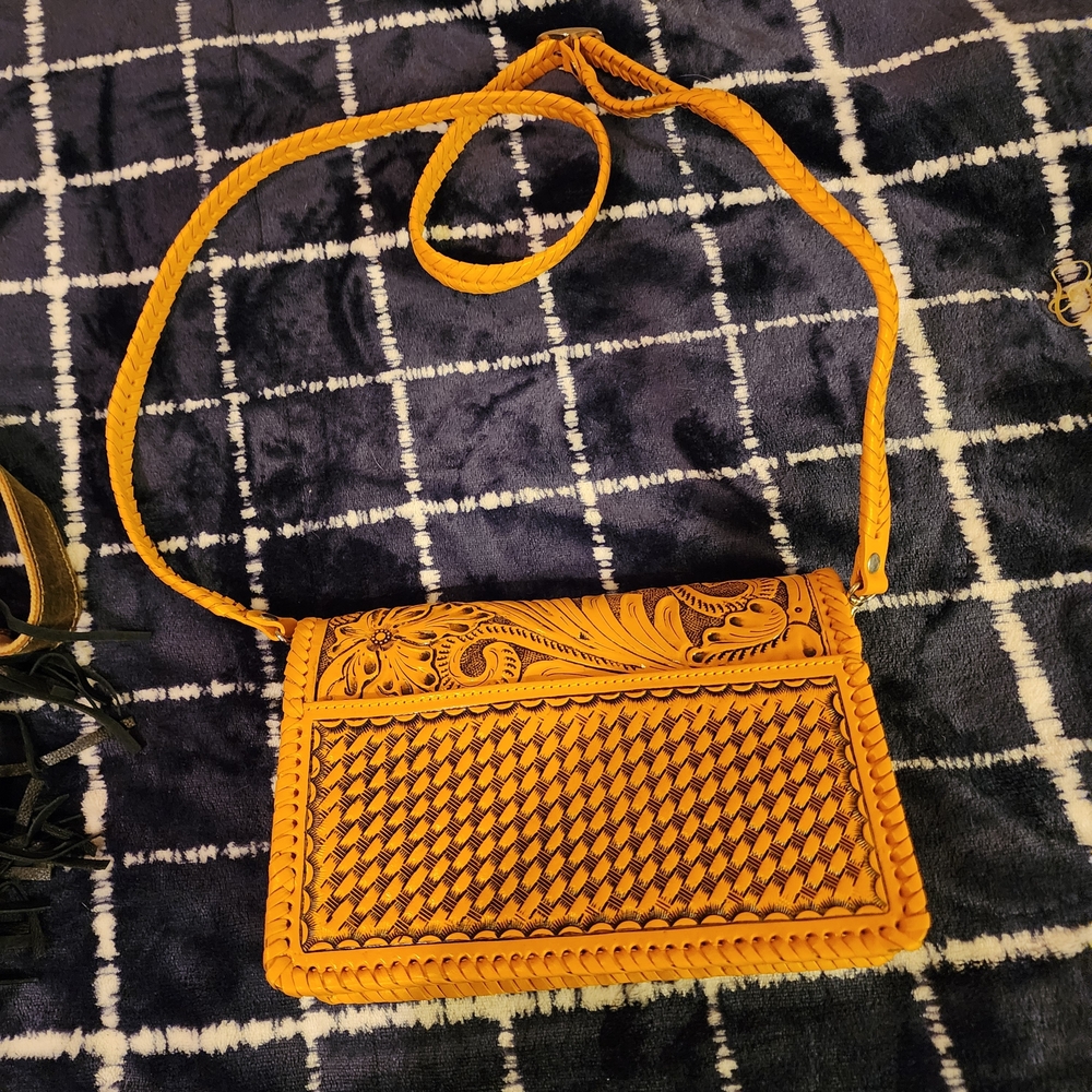 Que Chula Handcrafted Mustard Leather Shoulder Bag